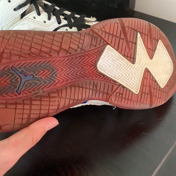 Air Jordan mars 270 university red size six youth used - Picture 3 of 5